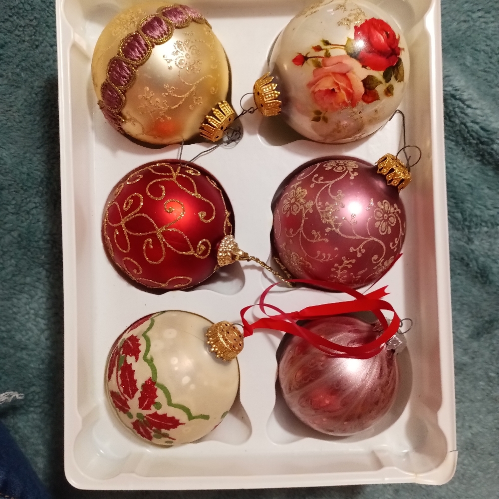 #269-13) Vintage Christmas bulbs